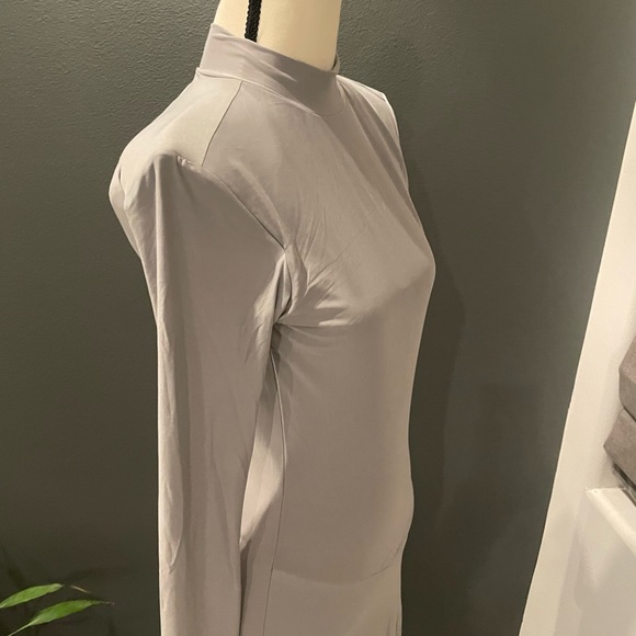 WE ARE HAH OPEN BACK DRESS SIZE XS IN GREY - Picture 9 of 10